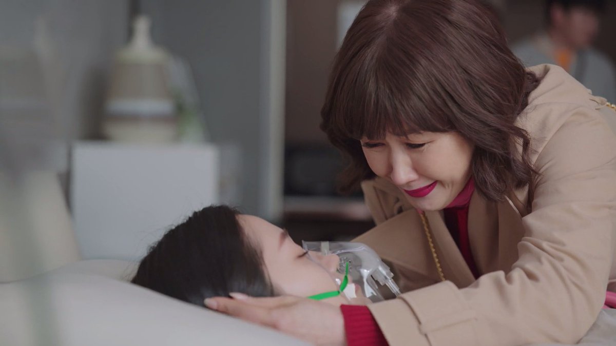 kdramamiss's tweet photo. my poor precious babie she'll have to deal with another headache when she wakes up 😭 #CrashCourseInRomance #CrashCourseInRomanceEp14 https://t.co/tnb2zfSZtW