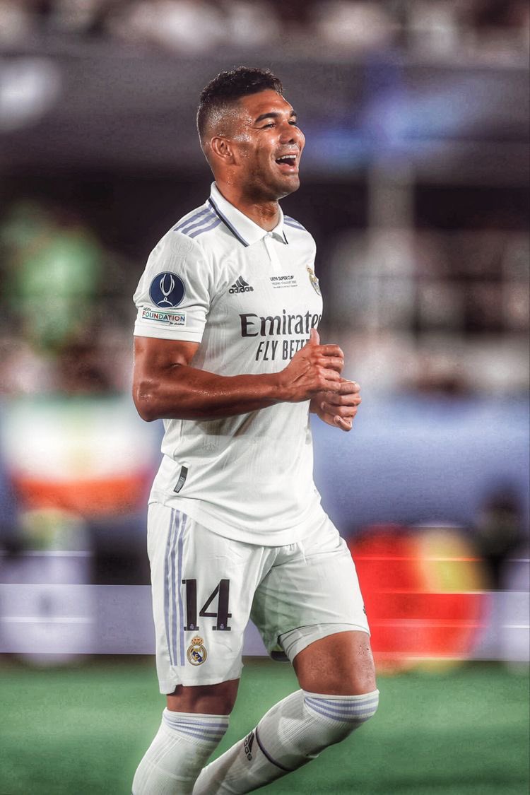 totalcristiano's tweet photo. Casemiro in his last final for Real Madrid: trophy and MOTM.

Casemiro in his first final for Manchester United: trophy and MOTM. https://t.co/ZypAJ0Jrr0