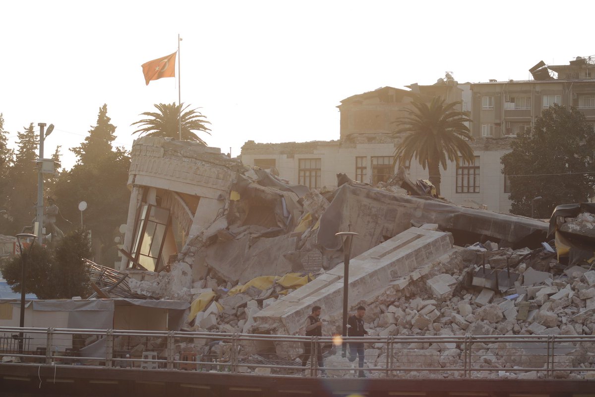 İnsanın evi yıkılınca değil, Memleketi yıkılınca evsiz kalıyormuş…