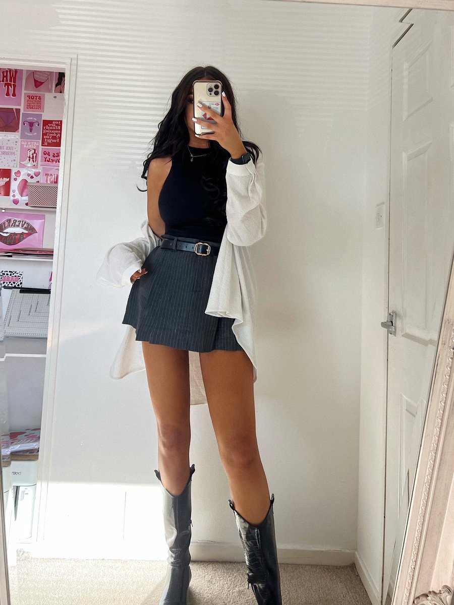 _keira_burrell_'s tweet photo. my week in outfits <3 https://t.co/EQ7uedIQnZ