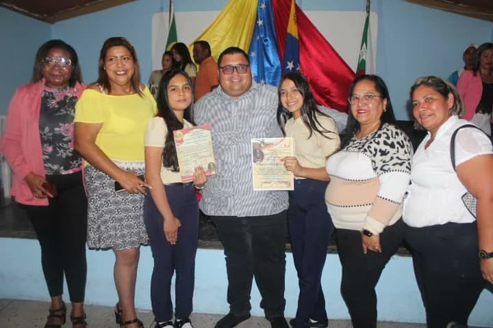 CETrujillo01's tweet photo. Este #24defeb, la Contralora del estado Trujillo, Abg.María Elena Mendoza, junto a funcionario de la CET, estuvieron presentes en Sesión Especial del Concejo municipal de Escuque, que se desarrolló por el Día Nacional de la Juventud, en el Auditorio del Liceo Ignacio Carrasquero. https://t.co/mRWRLY3wJK
