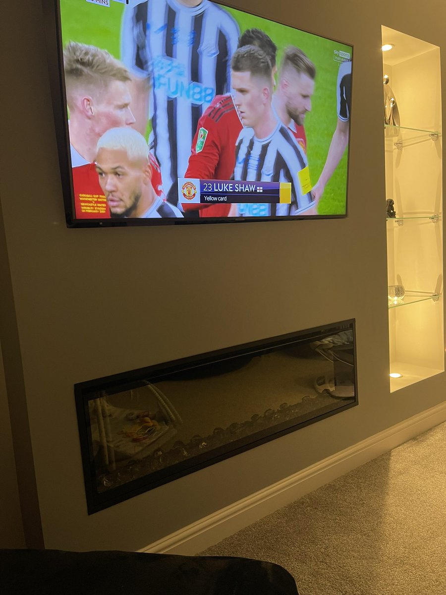 torskinio's tweet photo. Did Luke shaw get booked then 🤷🏻‍♂️ https://t.co/4LL0o6XIPi