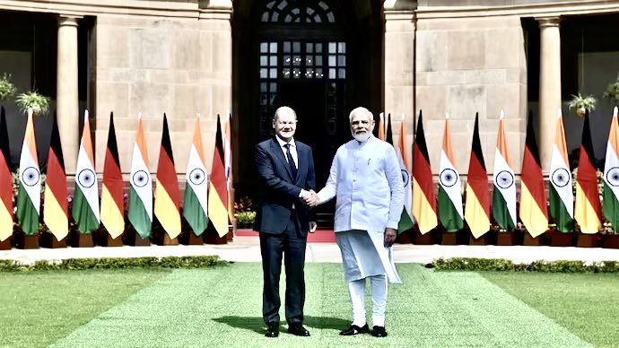 Europe-India Business Council (@eibcouncil) on Twitter photo On his first state visit to #India🇮🇳 Chancellor <a href="/OlafScholz/">Olaf Scholz</a> of Germany 🇩🇪 highlighted the importance of the India-EU 🇪🇺 Free Trade Agreement and its potential to boost ties.
1800 German companies operate in India. 200 Indian companies operate in Germany.
m.economictimes.com/news/economy/f… On his first state visit to #India🇮🇳 Chancellor <a href="/OlafScholz/">Olaf Scholz</a> of Germany 🇩🇪 highlighted the importance of the India-EU 🇪🇺 Free Trade Agreement and its potential to boost ties.
1800 German companies operate in India. 200 Indian companies operate in Germany.
m.economictimes.com/news/economy/f…