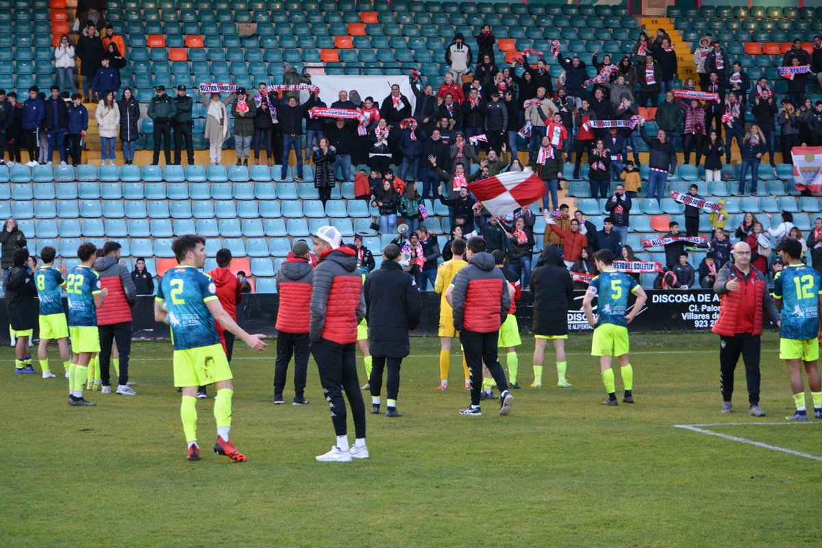 Una AFICIÓN a la altura del <a href="/AtcoTordesillas/">Atlético Tordesillas</a> 🔴⚪️
#TFH 
#NuncaCaminarásSolo