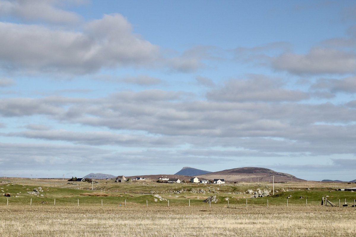 Alasdair_McK's tweet photo. End of a stunning day. February isnโt always wild. Calves are coming and the machair will soon be full of new lambs #Ruabhal #Lionacleit #Benbecula https://t.co/jz3Ya5xNMw