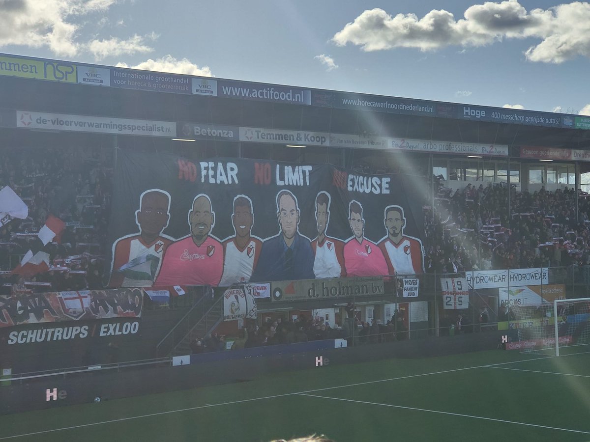 Mloes79's tweet photo. Toch wel ff een dikke shout out naar de mensen die hier hun tijd, energie en clubliefde in stoppen!
โค๏ธ๐ค
#emmgae #hierkomikweg #fcemmen
Ps: niet mijn foto! https://t.co/hWMtiDrGxw