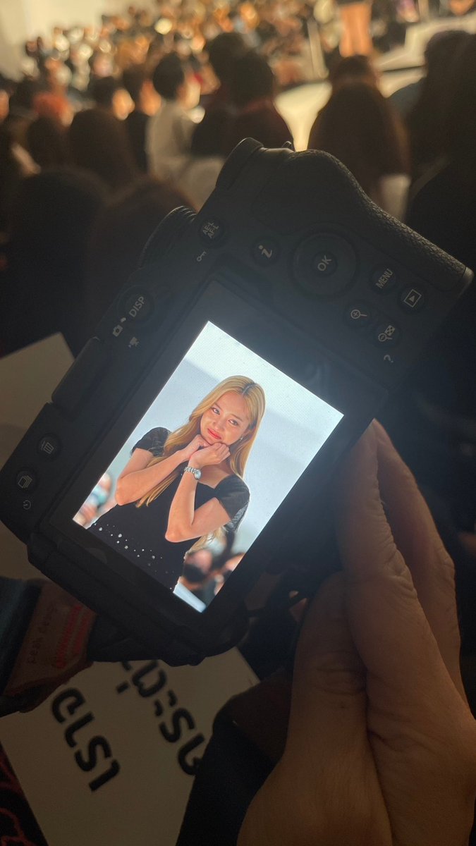 caira_freenbec1's tweet photo. Me when I see freen crying I'm also cry hmm we love you freen you deserve this kind of love and support from us,we love you freen we always here to protect you and becky😊💙✨
#teayiixsrchafreen 
#srchafreen 
#freeN https://t.co/ABteeRjMYP