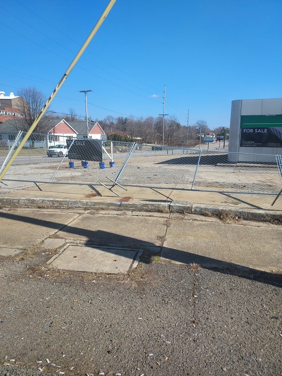 I wish Pennsylvania had more love into it.

As a fourth official decree from King Ludwig I of Hellia, our majesty has denounced all forms of infastructural neglect that serves only to harm the environment and be barely accessible. 

#micronations #environment #micronation