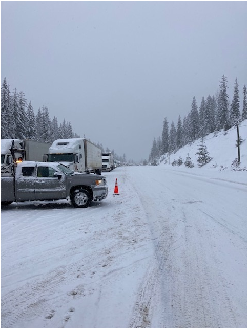 EmconSelkirk's tweet photo. Revelstoke, 50cm of snow and lightly snowing. A few shots of what is happening in and around Revelstoke. Rev Shop,TCH East Avalanche Control and Albert Canyon Chain Up #BCStorm @DriveBC #avalanchecontrol #mvi #roadclosure #BC #Revelstoke @TranBC @TranBCRockyMtn @EmconServicesBC https://t.co/unzzOTRREb