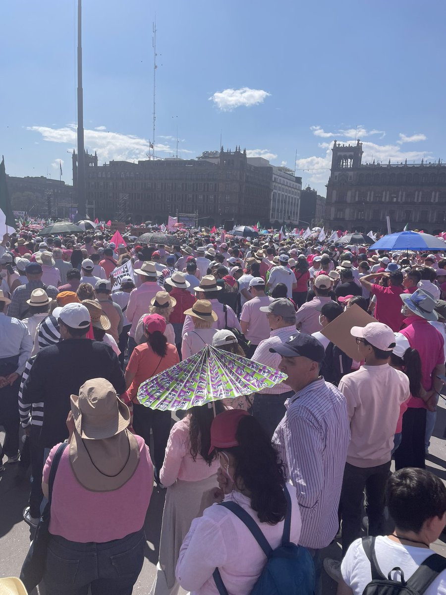 #yosivinealzocalo #MiVotoNoSeToca #ElINENoSeToca el México que debe ser! Ordenado, limpio, respetuoso… y al final, un zócalo sin basura! México como debe ser