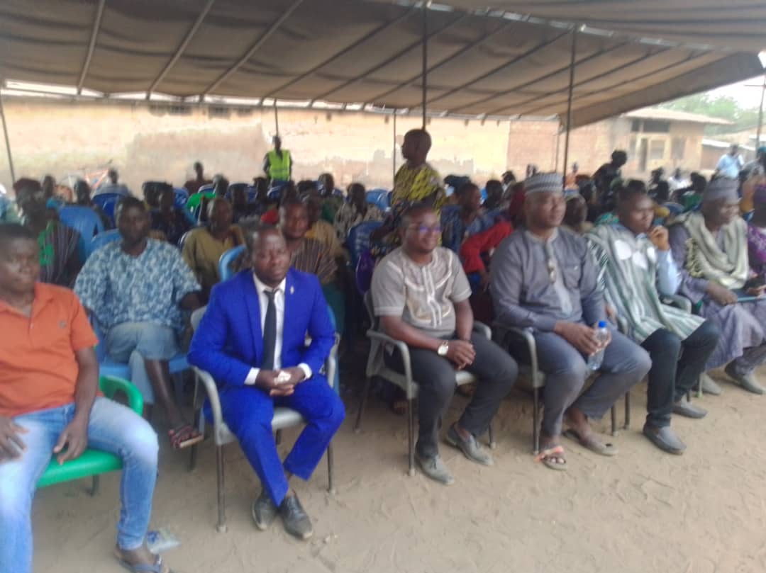 Monika97972733's tweet photo. #Togo #ALERTE
Les militants #DMK de retour #Meeting à Guérin- Kouka, chef-lieu #préfecture #Dankpen, interceptés et brutalisés. #Préfet de Dankpen Commandant Alognim Gnakou a donné des instructions aux forces de l'ordre pour malmener les militants de la DMK @UNGeneva @amnesty https://t.co/NqhcL31h6p