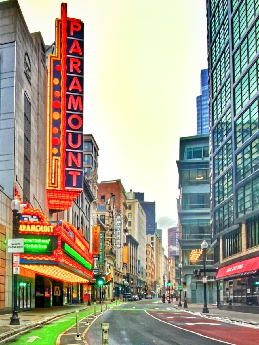 susanedriscoll's tweet photo. Colorful winter morning in downtown Boston! Happy Sunday Everyone! #boston #downtown #downtownboston #citymorning @DTownBostonBID https://t.co/ocafEbztNI