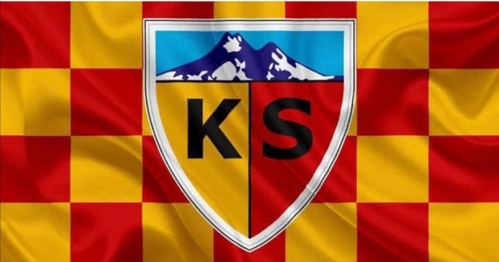 Hazel__19's tweet photo. Kayseri Spor Kulübü;

"Camiamızın, Devletimizin sonuna kadar yanında olduğunu,
Şu felaket günlerinde milli acımızı yürekten paylaştığını,
tribünlere hakim olmaya çalışan kirli siyaset ve zillete karşı olduğunu ve bunuda kınadığımızı kamuoyunun bilgisine sunarız.

#KayseriSpor🇹🇷 https://t.co/wFBR4ovvcl