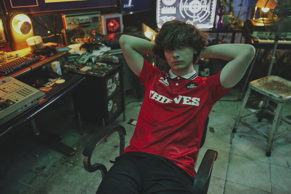 100T_VAL's tweet photo. he’s just better https://t.co/oEMaKJxoaZ
