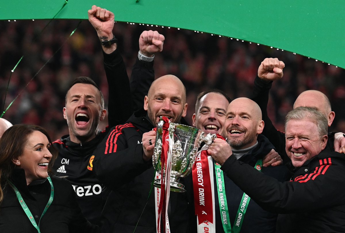 utdreport's tweet photo. The unsung heroes.  

Erik's backroom staff lift the Carabao Cup 🏆❤️ https://t.co/hYapWHj4el