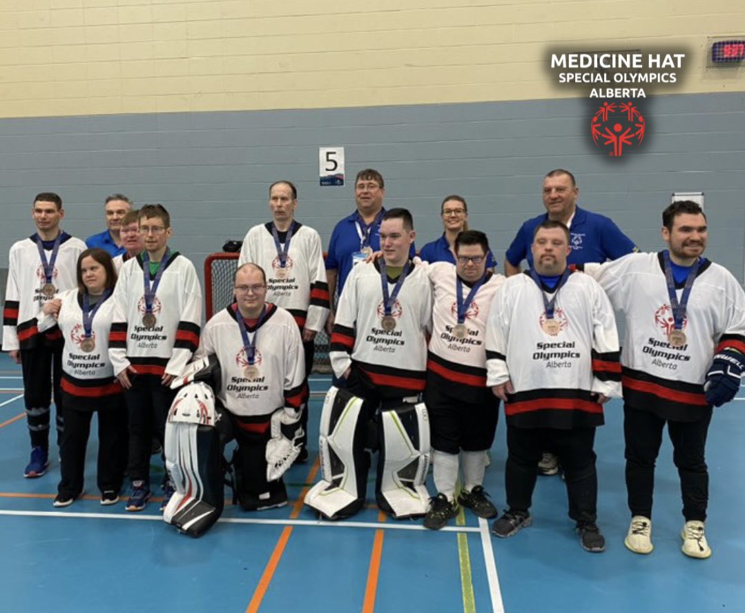 SpecialOMedHat's tweet image. 🏅MEDAL ALERT: All of our floor hockey athletes are coming home with bronze medals from the @SOAwinter2023!

The Grande Wood Hat Wolves took third in their division, while our Blair helped Lethbridge to third in theirs!

#SpecialOlympics #floorhockey #medhat #SOA2023