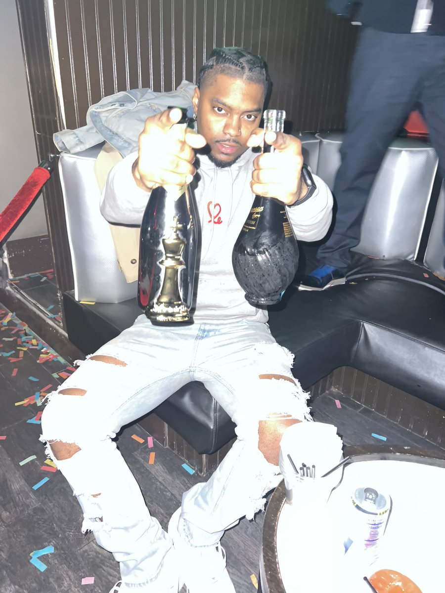 OfficialNVRD's tweet image. distrokid.com/hyperfollow/nv…

Run this up for me, pass it too a friend 📺🔥

909s very own NVRD feat. @IAMSU &amp;amp; @RayvenJustice