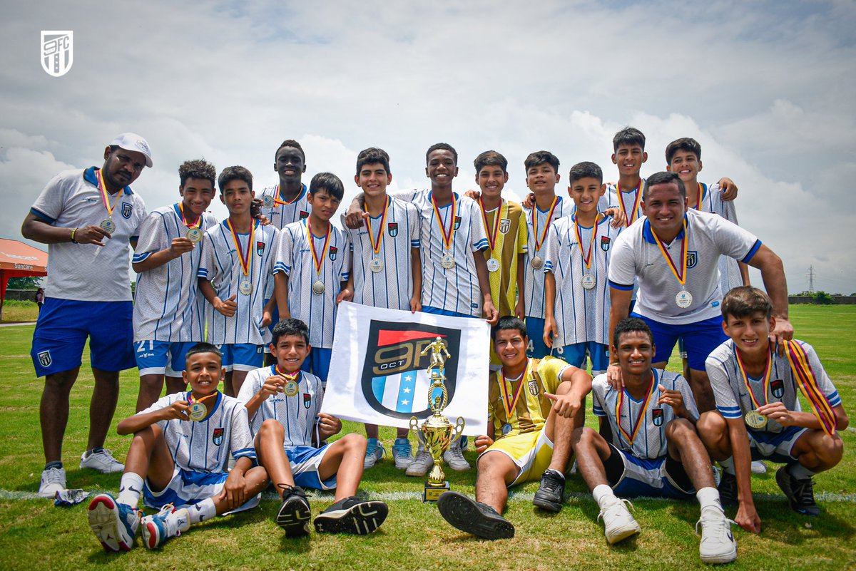 Formativas9Oct's tweet photo. ¡GRACIAS POR DEJARLO TODO!🇪🇪

Felicidades a los Vice Campeones de la Liga de Desarrollo Evolución Conmebol 🥈🏆👏🏻🥳🎉

#LaNueveEsperanza https://t.co/taIY85weWW