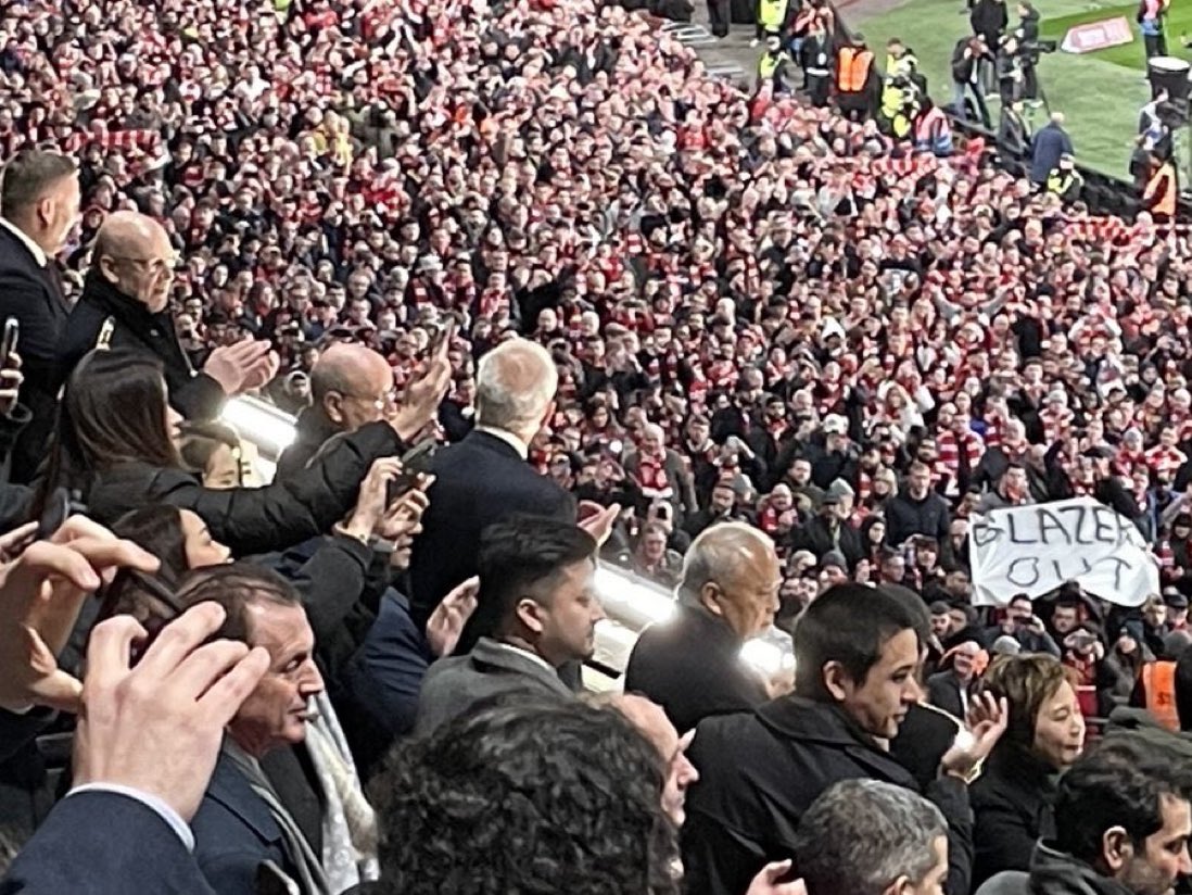 Glazers Out banner in front of Avram Glazer [<a href="/MufcWonItAll/">Paul, Manc Bald and Bred</a>] #MUFC
