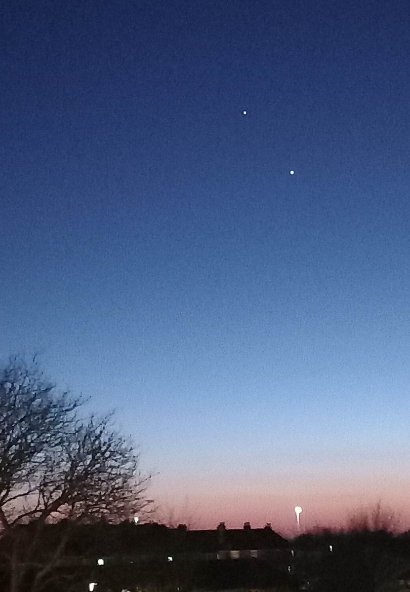 KnellDavid's tweet photo. Spectacular "planetary conjunction" at this time of year - Jupiter and Venus so clearly visible together in the night sky over Portsmouth this evening. Jupiter at the top, Venus below it. https://t.co/qJkhCm5OYO