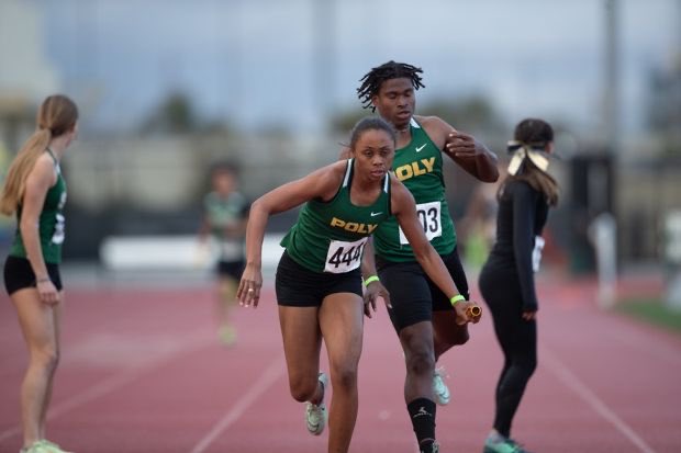 SuperCAM_ford's tweet image. M I X
G E N D E R
R E L A Y S!

This was awesome! And should be a regularly hosted event

@MilesplitCA 📸 
@LBPolyTrack_XC @PrepCalTrack @crystal_aw4life @_kennadireed  @caliphjohnsonjr
