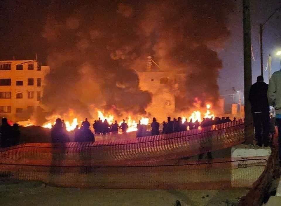ShafiAya's tweet photo. Israeli settlers, and under protection from Israeli forces, set fire to dozens of #Palestinian vehicles in the town of Huwara, south of the occupied West Bank city of Nablus.

 #Nablus #Hawara #Aqaba_Summit https://t.co/j2IMkIgnbX
