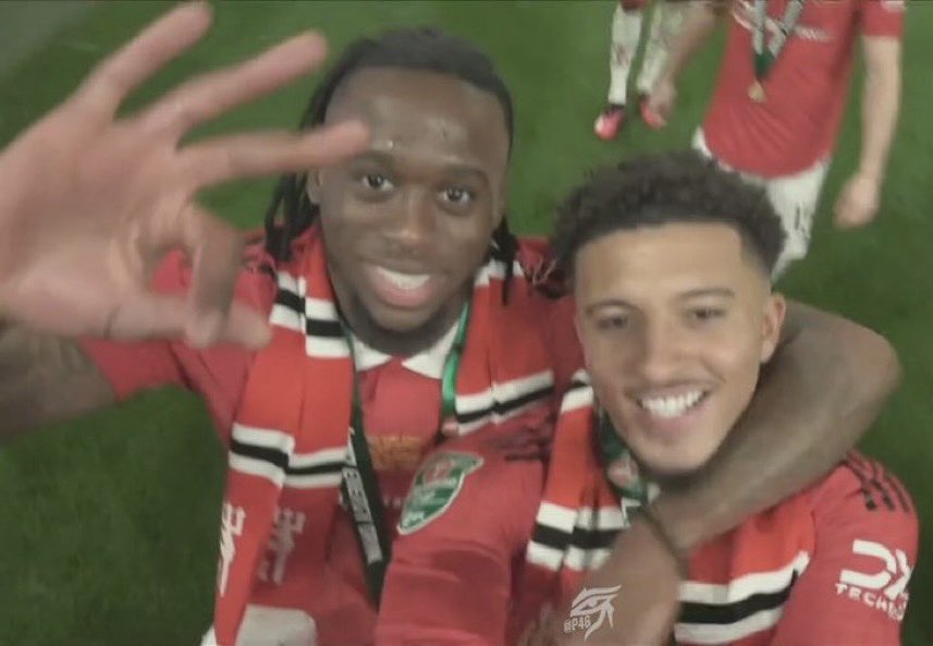 ‘’CALIFORNIA BREEZE, TAKE HER OUT TO EAT ahaha. Ayyy Snapchat we outsideee fam. AB chat to them real quick. Where the jawns at doee ahahaaa’’