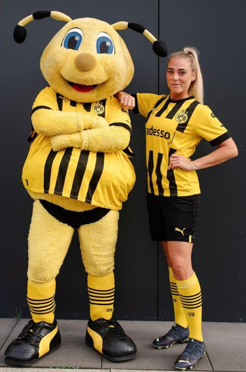 Feliz aniversário <a href="/ana_zbl/">Ana Hasl</a>!!
Nossa defensora está completando 28 anos hoje 🎉💛🖤