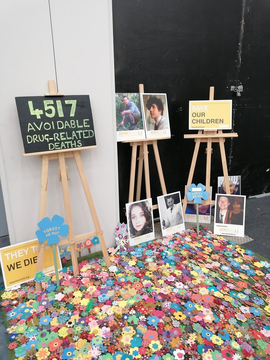 DrRMMilani's tweet photo. The #sociialjustice23 conference remembers 4,517 drug related deaths in the UK in 2020.
I stand for a humain and compassionate response that places drug users at the center of policies/interventions.
@Cranstoun_org #drugdeath #overdoseprevention #stigma #harmreduction #compassion https://t.co/t6kDqPU9Li