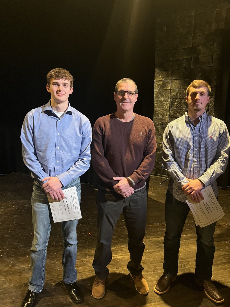 bricarter's tweet photo. Congrats @EliCarter87 (region 5 team &amp; sr 2a all state) and @ClarkRodi_ (all state academic) for their awards ! @tiptonbdevils @BlueDevil_FB https://t.co/eOsBY1NCYH