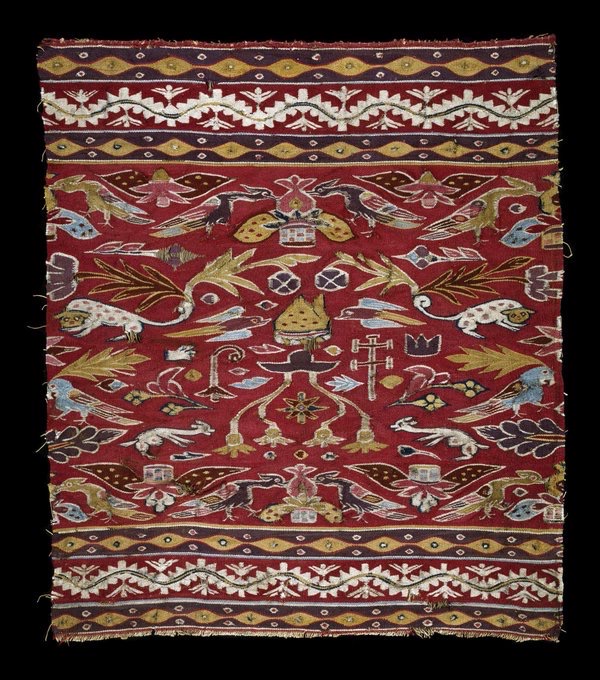 jdmccafferty's tweet photo. 17th Century tapestry from #Peru - along with the birds and flowers there's a crozier, a tassled galero, an archiepiscopal cross, and either a very squat mitre or a biretta.  

I think it's wonderful.

(V&amp;A Museum) https://t.co/SsSRL4fjMz