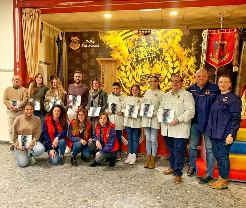 Excel·lent iniciativa de la <a href="/FALLANOUMERCAT_/">FALLA NOU MERCAT</a> d'Algemesí, que divendres passat va presentar el seu llibret dedicat a la ciència i la seua rellevància ⚛️🔭⚗️🔬 Un plaer haver format part de l'equip de col·laboradores i col·laboradors.

#Falles2023 🔥#EnValencià #divulgació #ciència