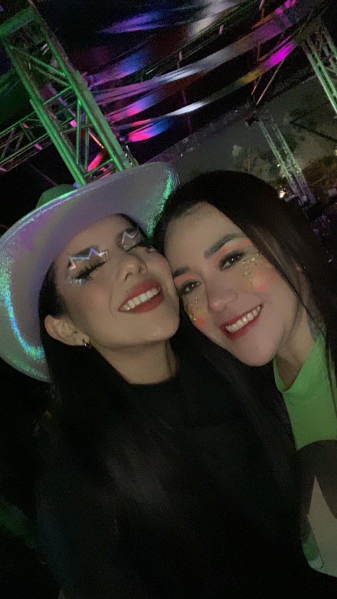 PatsZurysh's tweet photo. EDC 2023 🫶🏻
@dorisjocelyn1 @duvayescas personas bonitas y súper amables ♥️ https://t.co/bUAXpnB7Wh