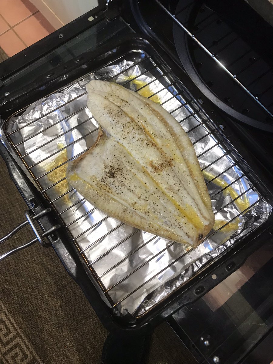 cornish_lobster's tweet image. Sardines on toast for lunch, and this for tea..#homealone #teaforone… roll on spring 🤪