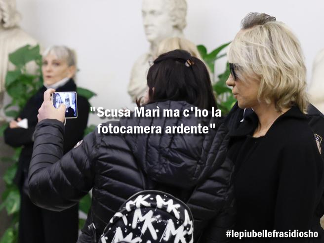 Chiedere un selfie durante una camera ardente.
Il baratro della società
#maurizioconstanzo