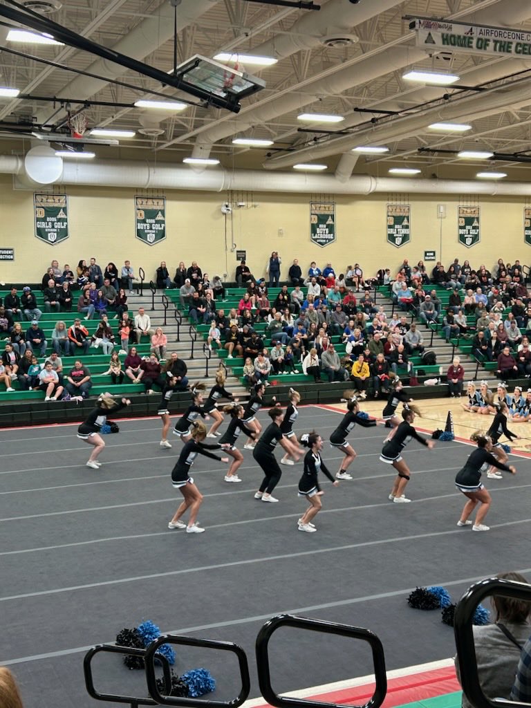 ⁦<a href="/theheritagems/">Hilliard Heritage MS</a>⁩ ⁦<a href="/DarbyCheer/">Darby Cheer</a>⁩ performing today! Great job ladies!