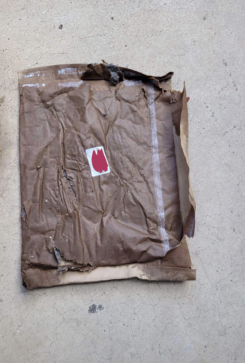 MissMarloMonroe's tweet photo. This is how my @Coach purchase was delivered. Notice the ground is dry. You may want to have a discussion with @UPS, because I know I didn’t drown my new purse… #coachny #coach2023 #fail https://t.co/RsVX33pCkc