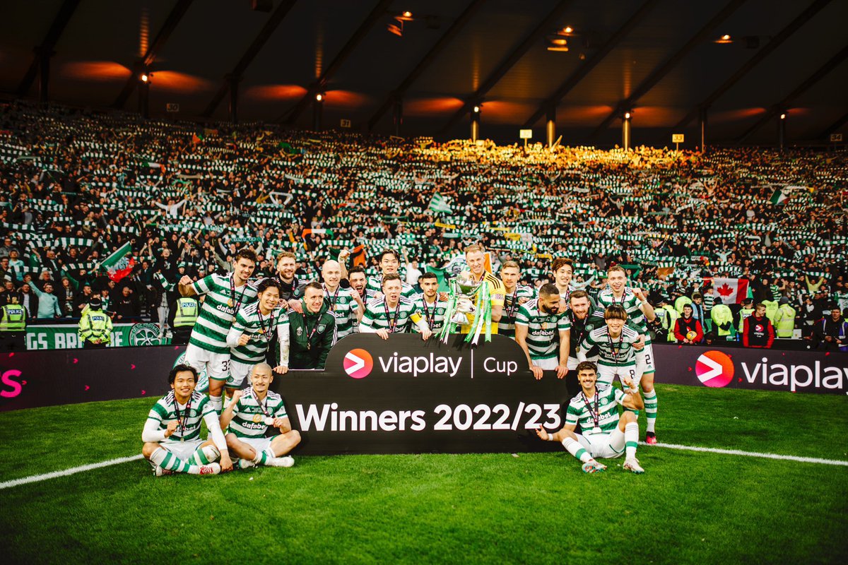 AJDT1989's tweet photo. Genuinely an iconic photo. The fans and the players have a connection like  nothing I’ve experienced in my 30+ years as a Celtic fan. This picture captures it https://t.co/GPaxuMtZCl
