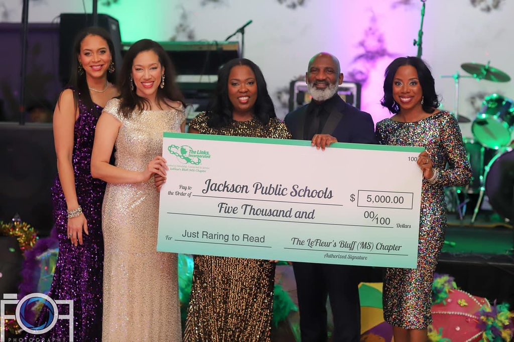 LBLinksChapter's tweet photo. We truly “laissez les bons temps rouler” with our annual Mardi Gras ball. We raised over $65,000. Proceeds go to HBCUs, Jackson Public Schools, and our service projects. Thank YOU for your continued support and contributions 💚🤍

#LBLinks
#SALinks
#LinksInc
#CollectiveExcellence https://t.co/PrqyQa9dCY