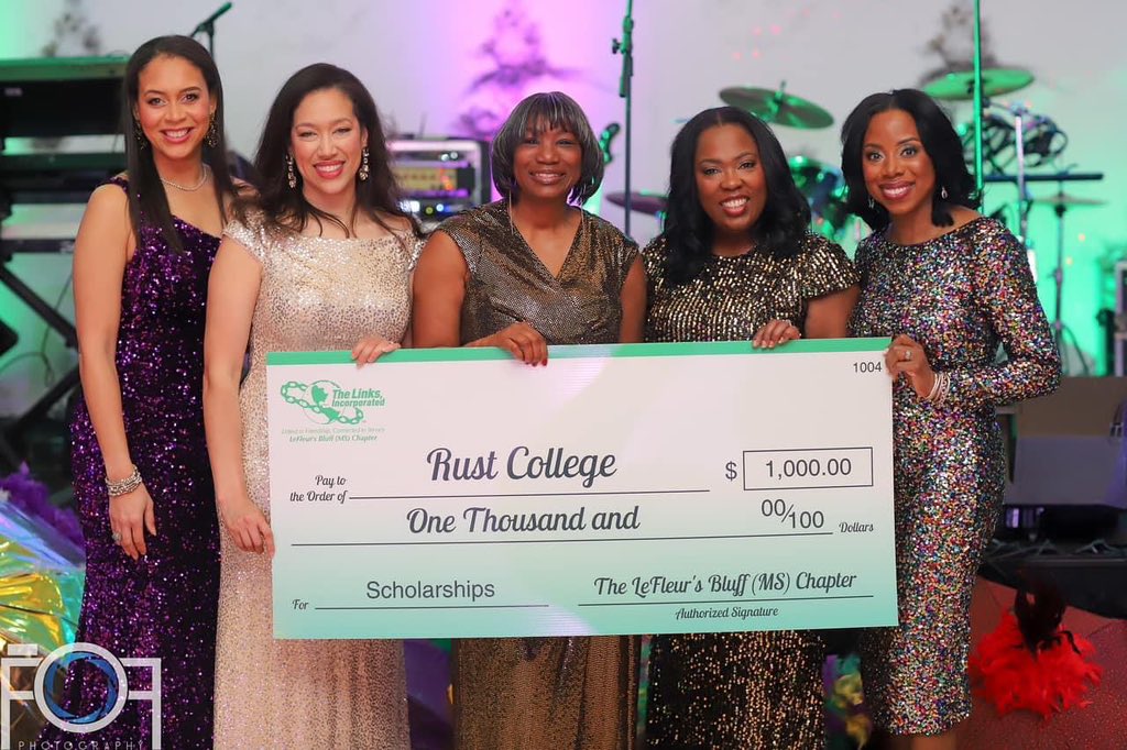 LBLinksChapter's tweet photo. We truly “laissez les bons temps rouler” with our annual Mardi Gras ball. We raised over $65,000. Proceeds go to HBCUs, Jackson Public Schools, and our service projects. Thank YOU for your continued support and contributions 💚🤍

#LBLinks
#SALinks
#LinksInc
#CollectiveExcellence https://t.co/PrqyQa9dCY