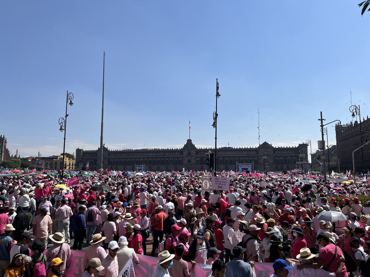 Arturo_Sarukhan's tweet image. Mexico City's main plaza today, where demonstrators are protesting reforms that slash the budget and staffing of the country's autonomous electoral agency @INEMexico, eviscerate it and undermine transparent, free and fair elections.