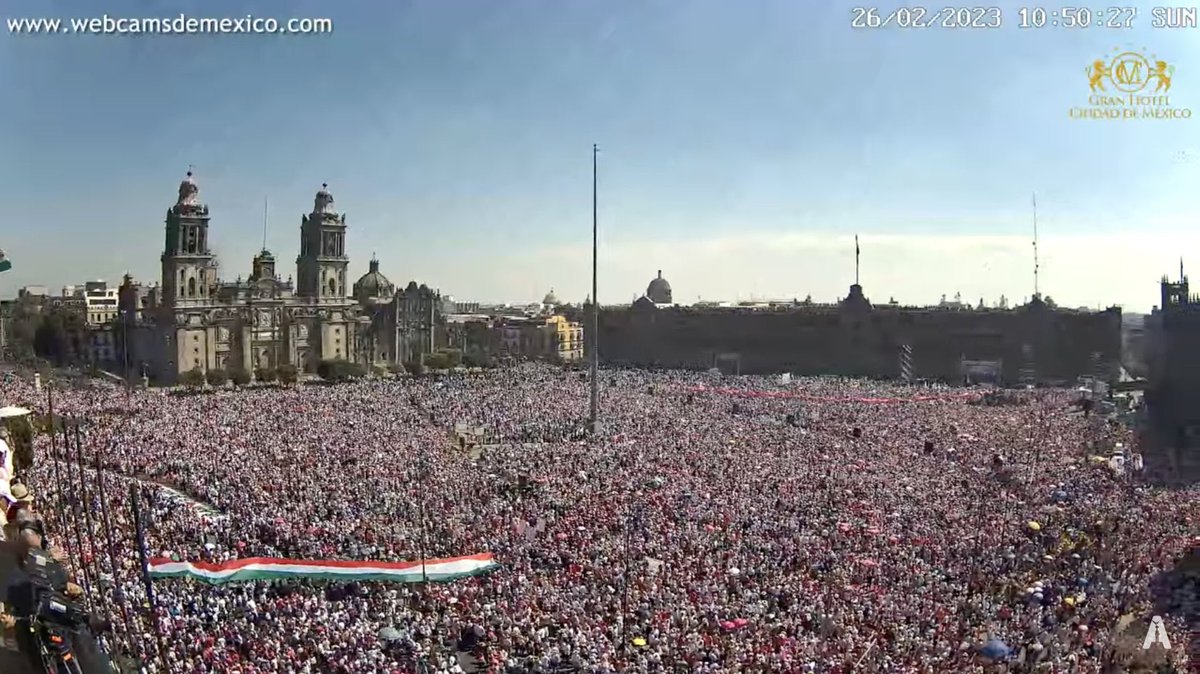 Arturo_Sarukhan's tweet image. Mexico City's main plaza today, where demonstrators are protesting reforms that slash the budget and staffing of the country's autonomous electoral agency @INEMexico, eviscerate it and undermine transparent, free and fair elections.