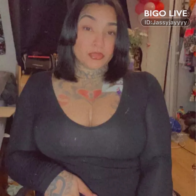 thickshawty36's tweet photo. Come and see Afternoon, show some ❤️ streaming live on #BIGOLIVE and make new friends! 
https://t.co/UulMoAx0Ru https://t.co/2HUMZcWQBL
