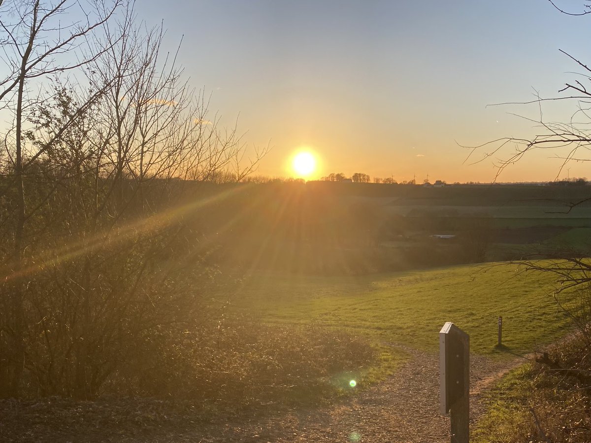 Lisette_WH's tweet photo. Na vele vele jaren #mountainbike weer gebruikt… voorzichtig aan en gezellig samen met de middelste (10 jr) 🫶 Prachtig #Jekerdal #Maastricht https://t.co/jiFZB3LOkt