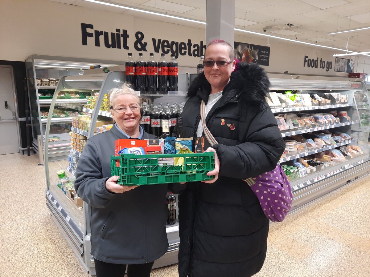 #Royton <a href="/coopuk/">Co-op</a> customer Rachel over the moon after winning yesterday's FREE #FairtradeFortnight  Hamper 👏 👏 👏   over 200 Raffle tickets given that's over 200 great Fair-trade conversations had by LC <a href="/KershawsHospice/">Dr Kershaw's Hospice</a> <a href="/LINSGREATERMAN1/">LinsGreaterManchester</a>  <a href="/Towhasir/">Pаrаm Lаbs</a>  <a href="/aitken_em/">Emma Aitken </a>  <a href="/RebeccaBirkbeck/">Rebecca Birkbeck</a>