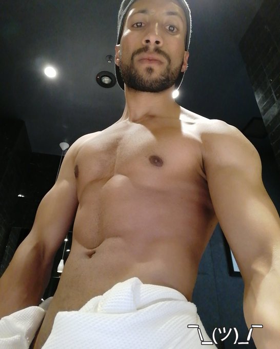 André Castillo (𝓐𝓷𝓭𝓻é) - 🍫✨🍀👾Live what you have and I calmly doing what I want🍍🍾🎋Vive 🪐🎮@Flirt4FreeGuys #swingerlife #BORNPINKinBANGKOK #jhopeatGDA #SingleAndMingle https://t.co/GZN1iiwIEF