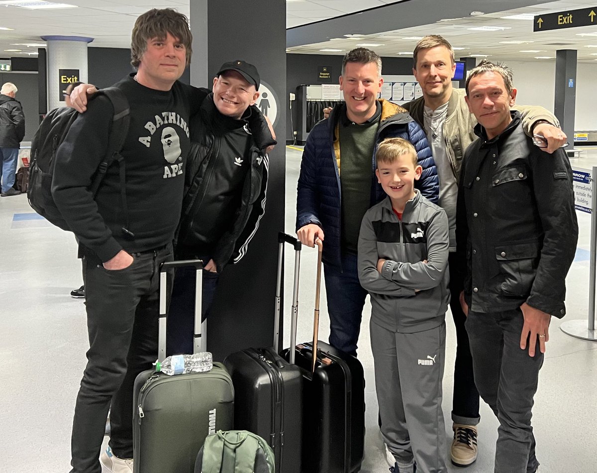 extratomato's tweet image. They say never meet your hero’s. We’ll Paul, Rick &amp;amp; Tom are the exception to that rule. So friendly &amp;amp; happy to chat. Made a young lads day &amp;amp; although I tried to remain calm I was that giddy fanboy 🤦 Matty off to school tomorrow to brag about meeting real rockstars !
#shedseven