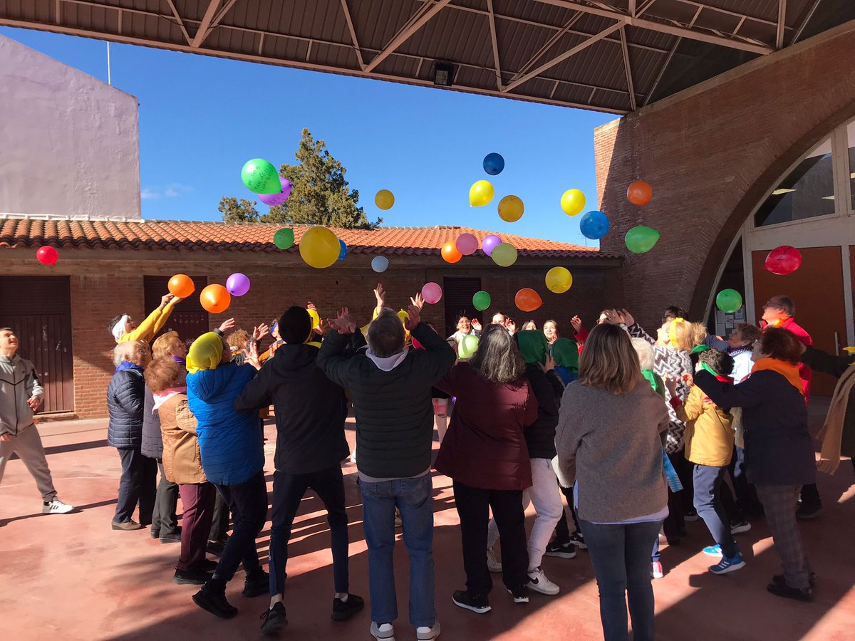 ecjvillafranca's tweet image. I ENCUENTRO INTERGENERACIONAL  IN-VISIBLES. Un nuevo grupo participando en este proyecto tan bonito y enriquecedor para todos y todas. Una mañana cargada de risas y emociones, compartiendo aprendizajes. Conectando edades para hacer una sociedad más justa, inclusiva y solidaria