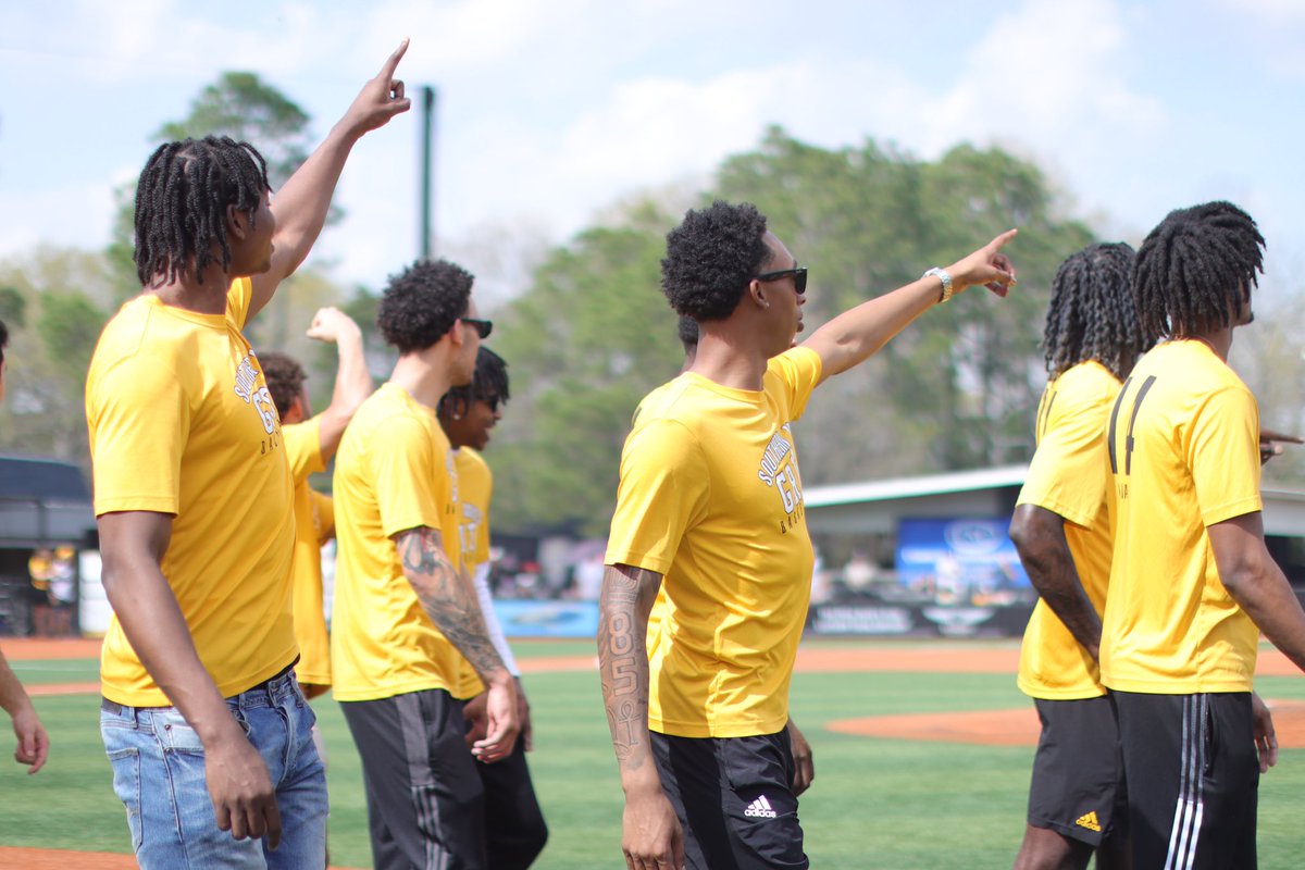 SouthernMissMBB's tweet photo. Thanks for having us, @SouthernMissBSB 🤝 

📍 Pete Taylor Park

#LaFamilia | #SMTTT https://t.co/DQUOMeTZWn