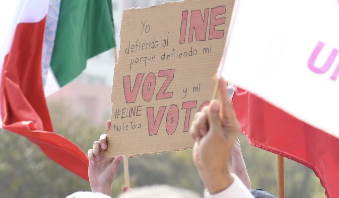 sancheub's tweet photo. #MiVotoNoSeToca #ElINENoSeToca #ConcentracionPorLaDemocracia 

Lleno en la Macroplaza, Monterrey NL. 
💪🏼💪🏼💪🏼 LA DEMOCRACIA NO SE TOCA, Y MENOS A TU FAVOR, PRESIDENTE. https://t.co/ygySezZcEG